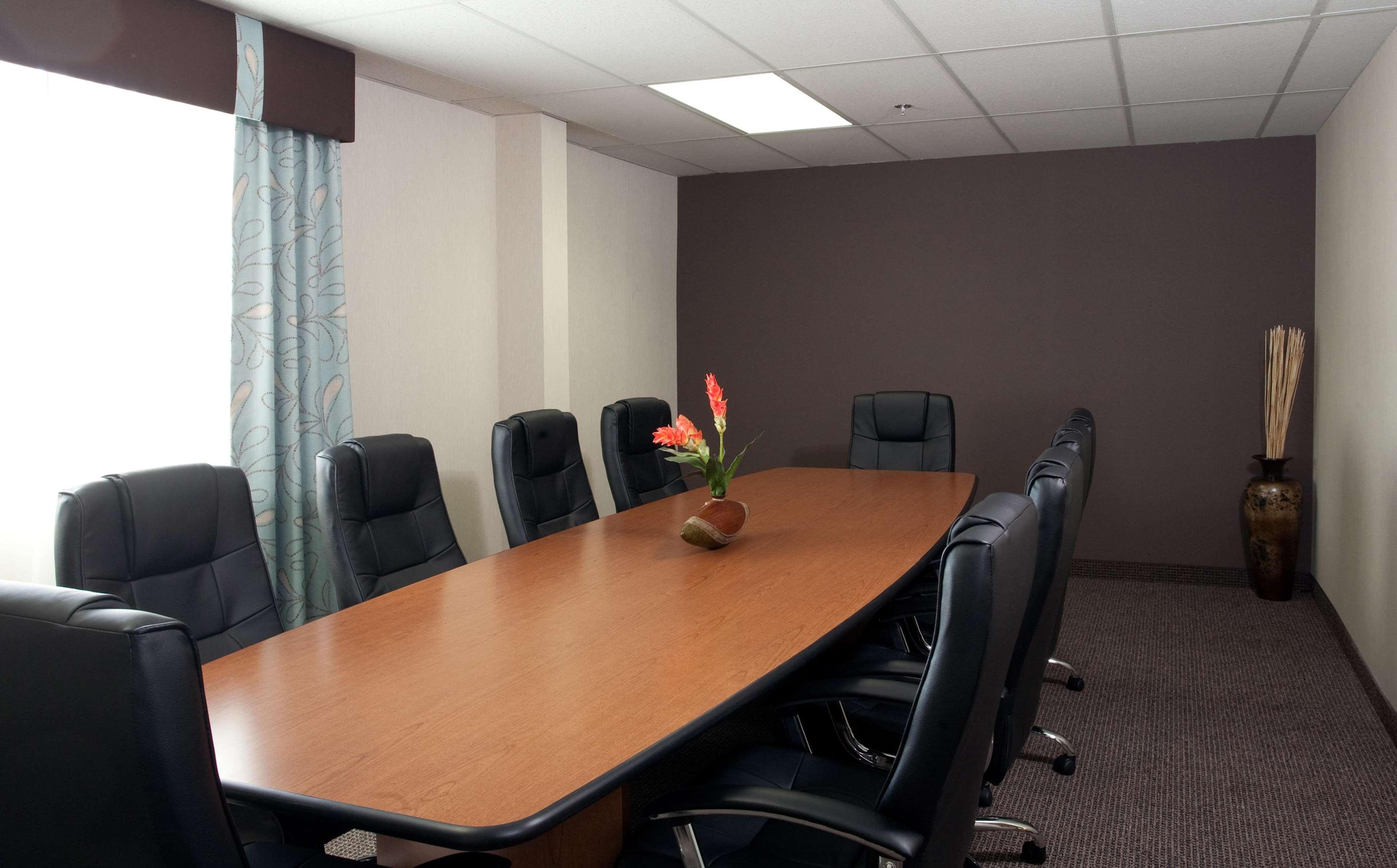 Coast Lethbridge Hotel & Conference Centre Bagian luar foto