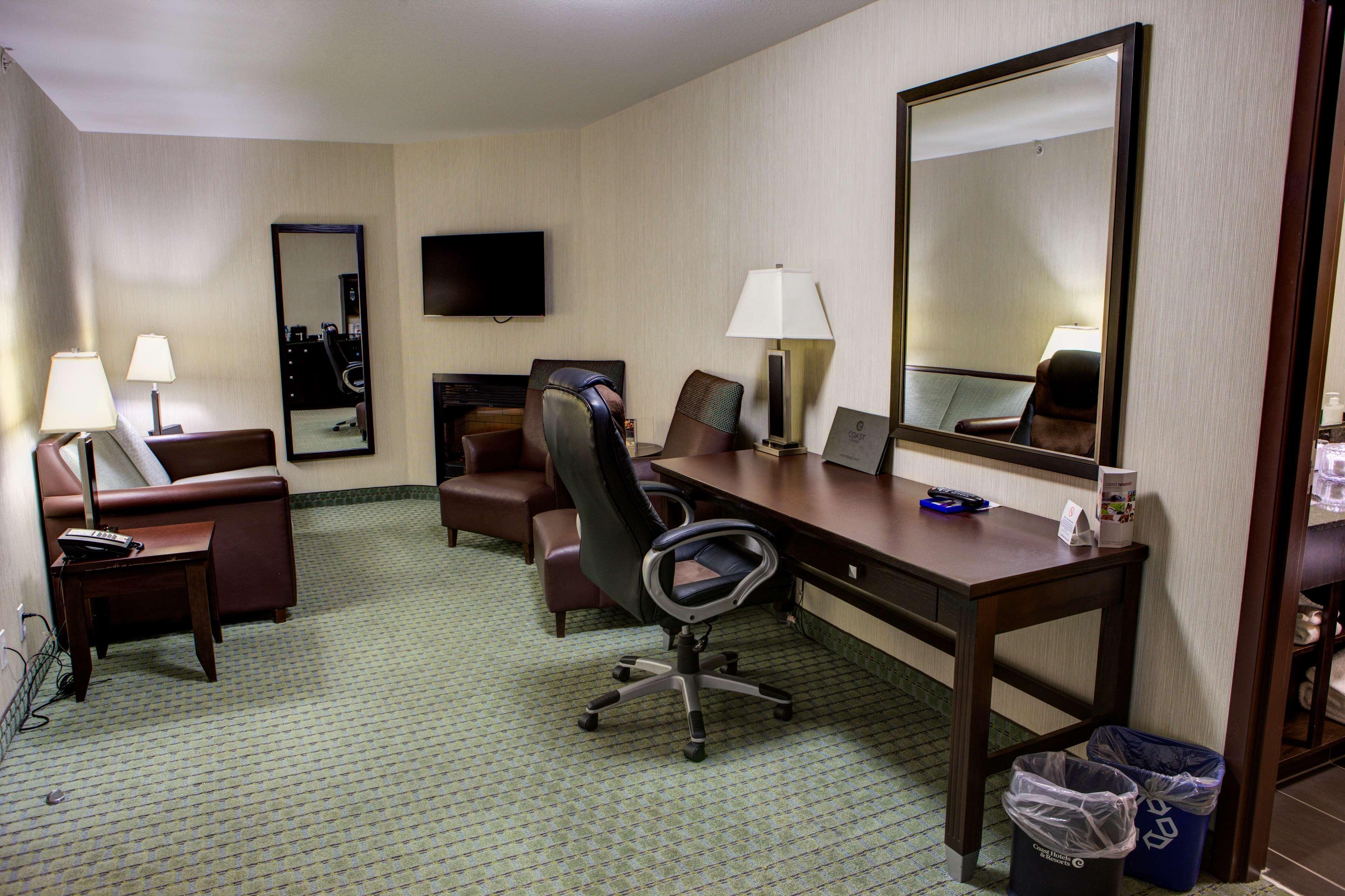 Coast Lethbridge Hotel & Conference Centre Bagian luar foto