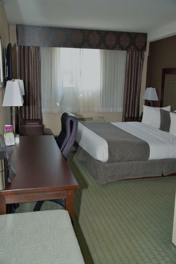 Coast Lethbridge Hotel & Conference Centre Bagian luar foto