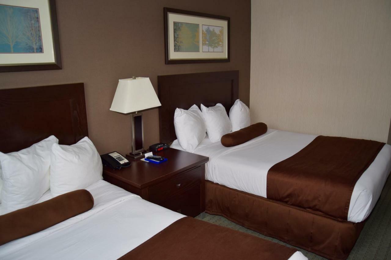 Coast Lethbridge Hotel & Conference Centre Bagian luar foto