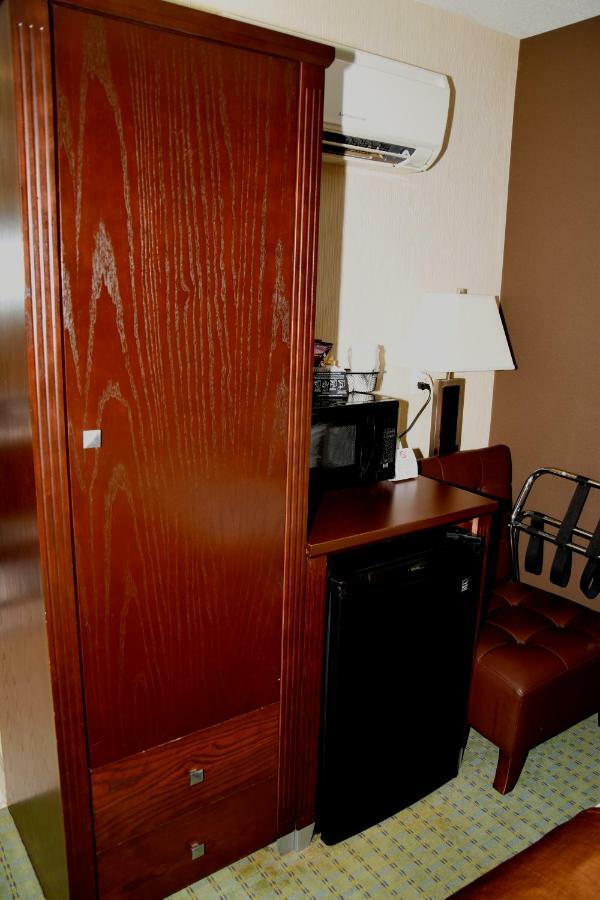 Coast Lethbridge Hotel & Conference Centre Bagian luar foto