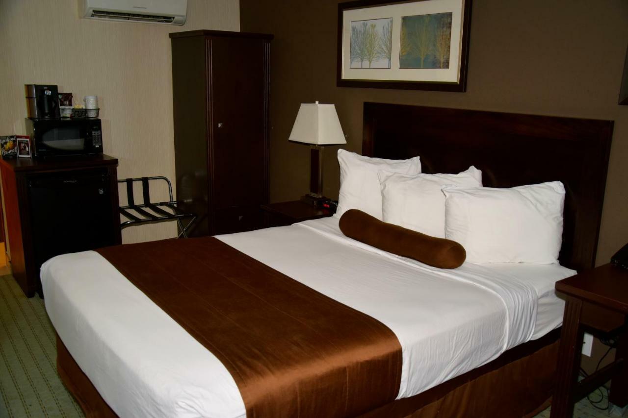 Coast Lethbridge Hotel & Conference Centre Bagian luar foto
