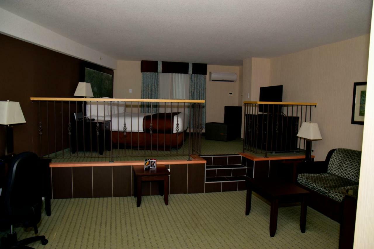 Coast Lethbridge Hotel & Conference Centre Bagian luar foto