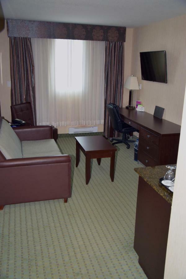 Coast Lethbridge Hotel & Conference Centre Bagian luar foto