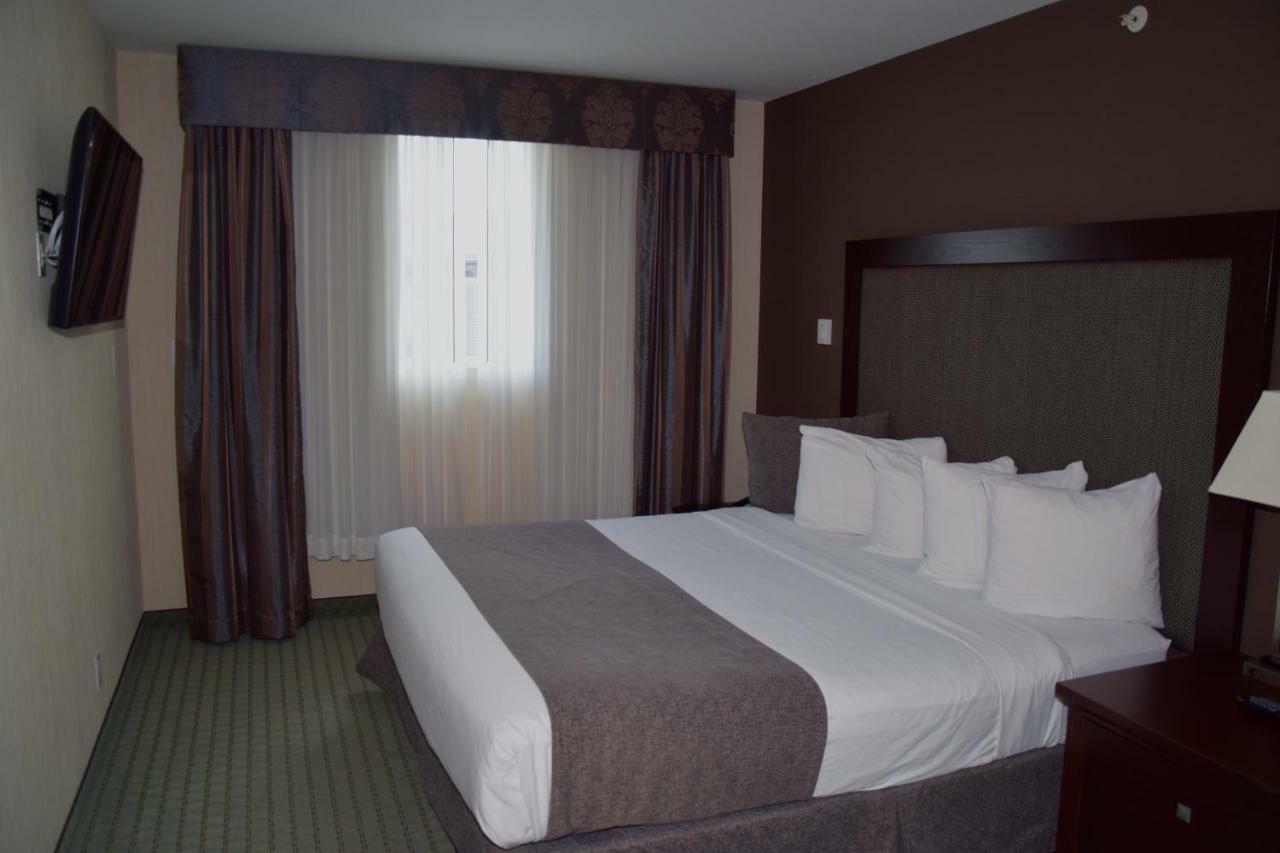 Coast Lethbridge Hotel & Conference Centre Bagian luar foto