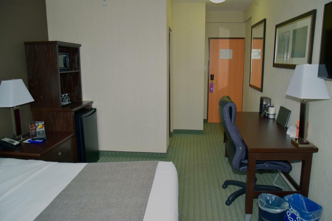 Coast Lethbridge Hotel & Conference Centre Bagian luar foto