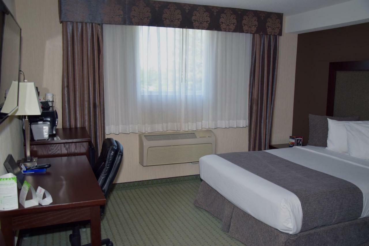 Coast Lethbridge Hotel & Conference Centre Bagian luar foto