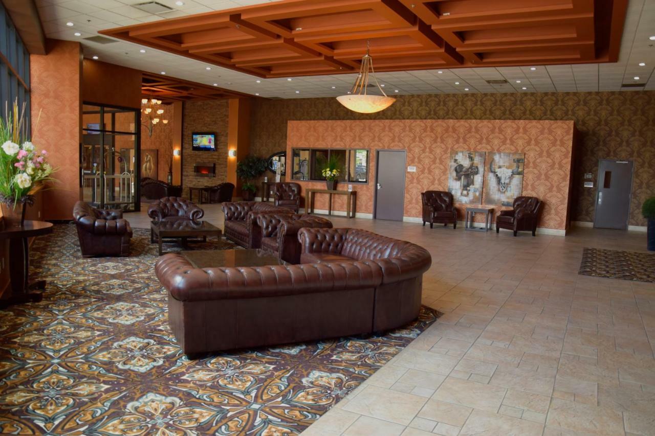 Coast Lethbridge Hotel & Conference Centre Bagian luar foto