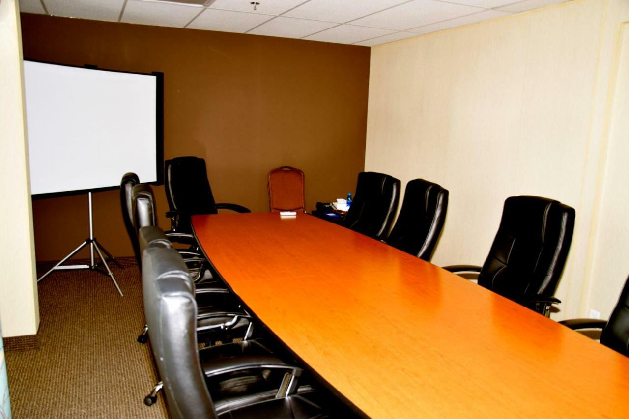 Coast Lethbridge Hotel & Conference Centre Bagian luar foto